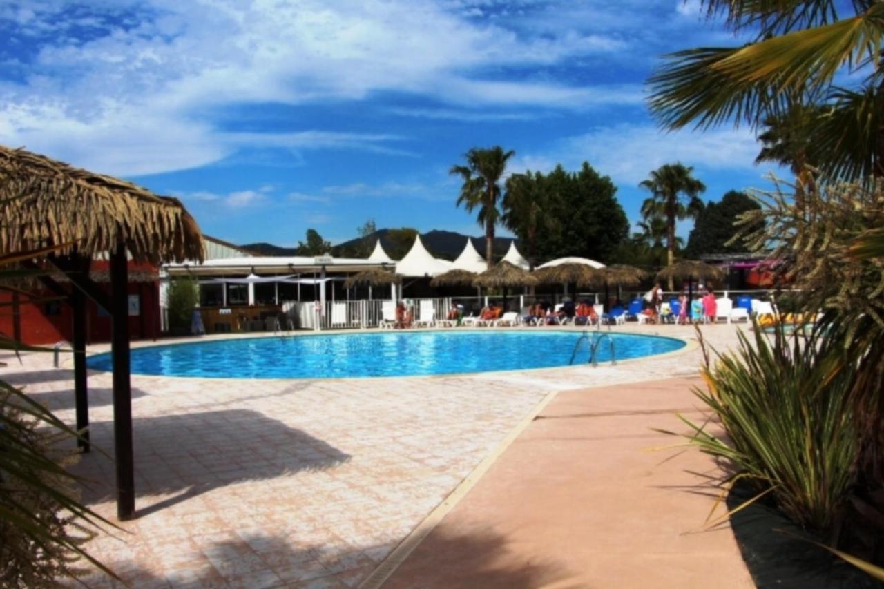Campsite Charmant Mobilhome - 2 Chambres - Camping 4 Etoiles 4*